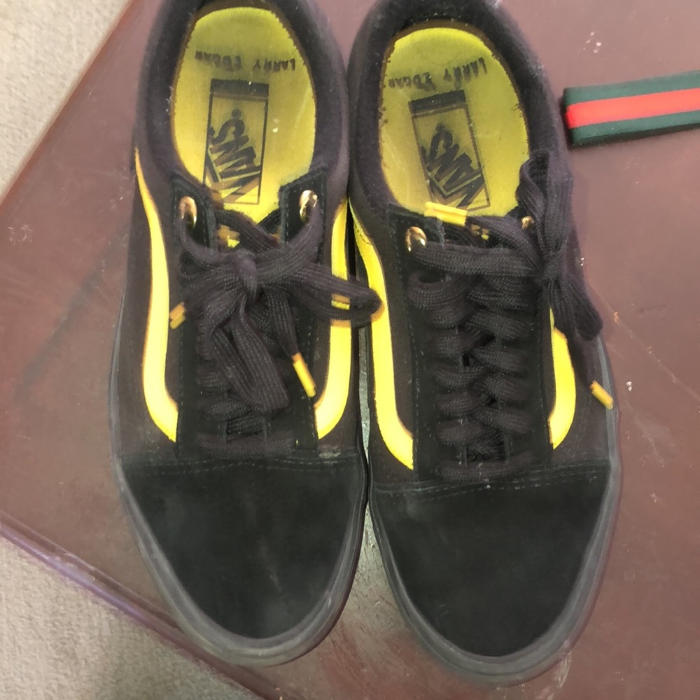 Shoes - Picture 2 of 4